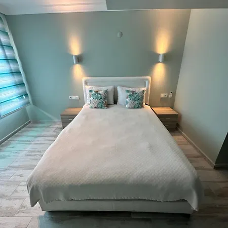 费尔内咖啡与早餐酒店 3*