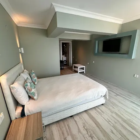 费尔内咖啡与早餐酒店 Çeşme