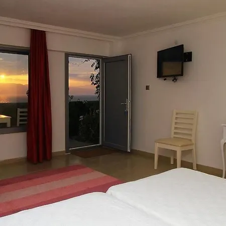 费尔内咖啡与早餐酒店 Çeşme