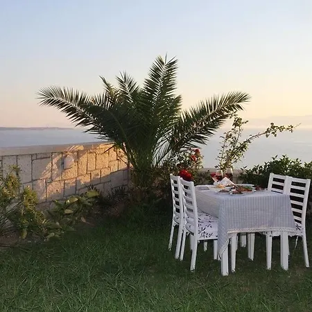 费尔内咖啡与早餐酒店 3*