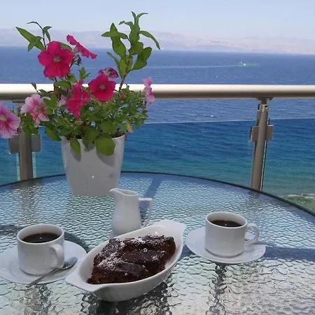 费尔内咖啡与早餐酒店