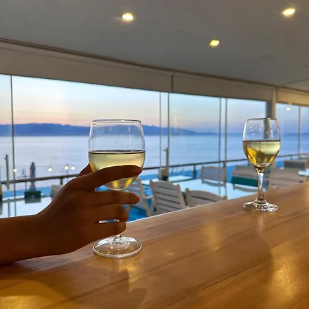 费尔内咖啡与早餐酒店 酒店 Çeşme