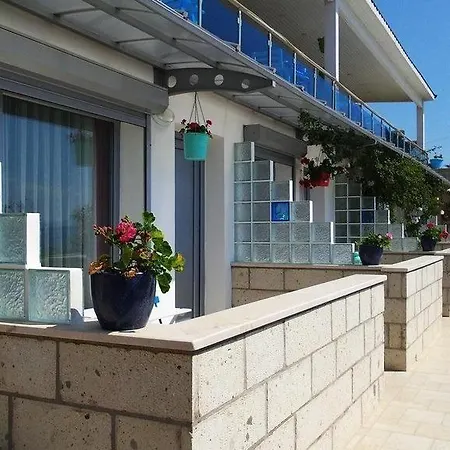 费尔内咖啡与早餐酒店 酒店 Çeşme