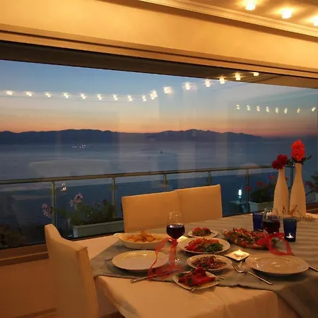 费尔内咖啡与早餐酒店 Çeşme