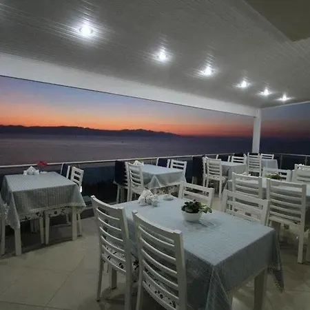 Otel Fener Café & Kahvalti Çeşme