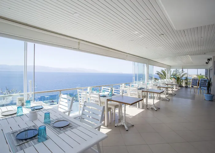 Fener Cafe & Kahvalti מלון 3*